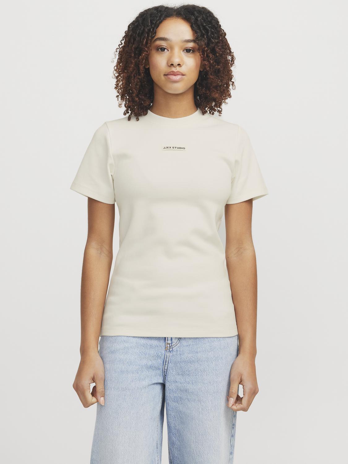 model_shot-front